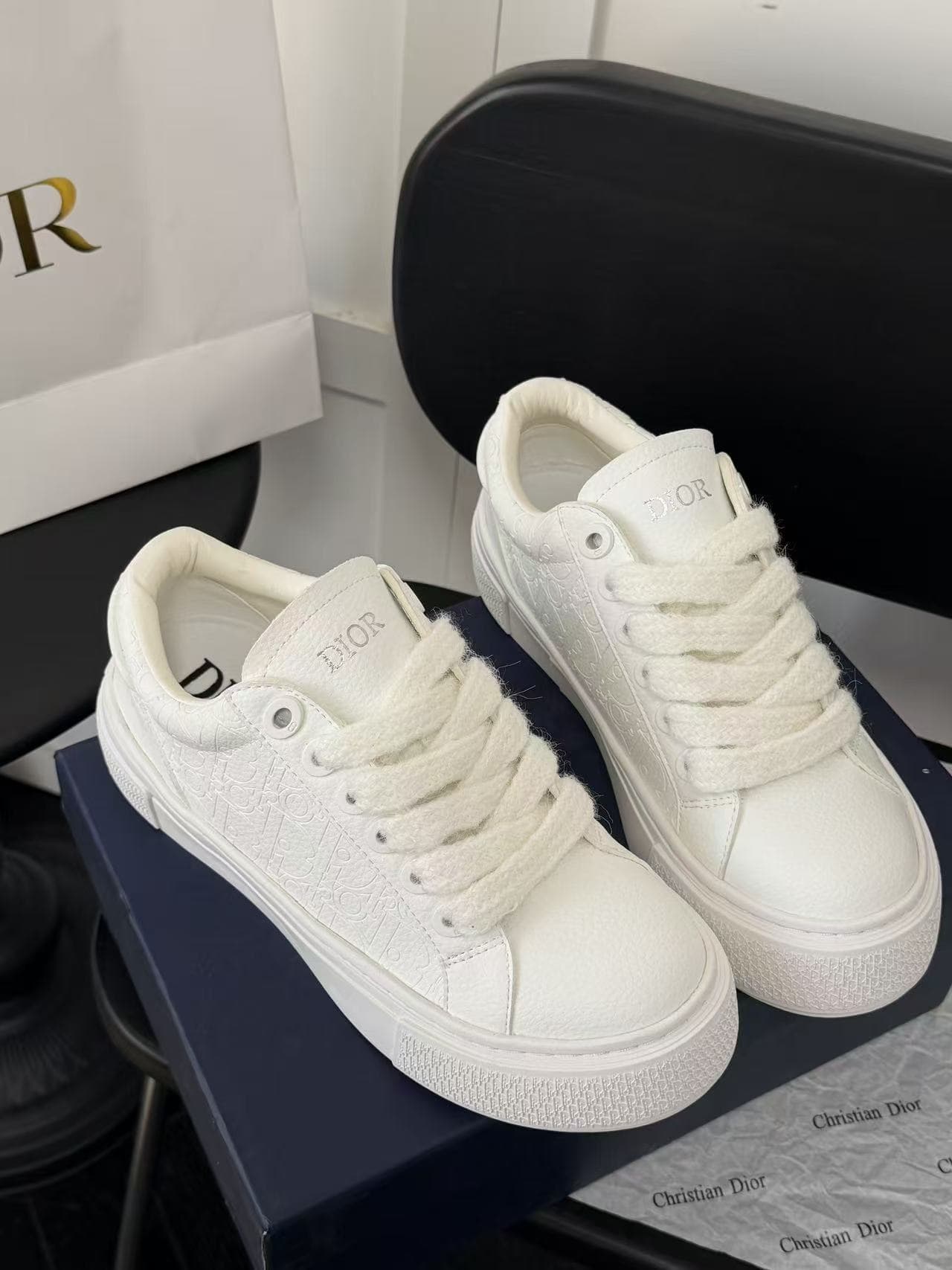 Nouvelles baskets tendance basses à bout rond, style sport décontracté, patchwork, lacets, polyvalentes, respirantes, semelle épaisse