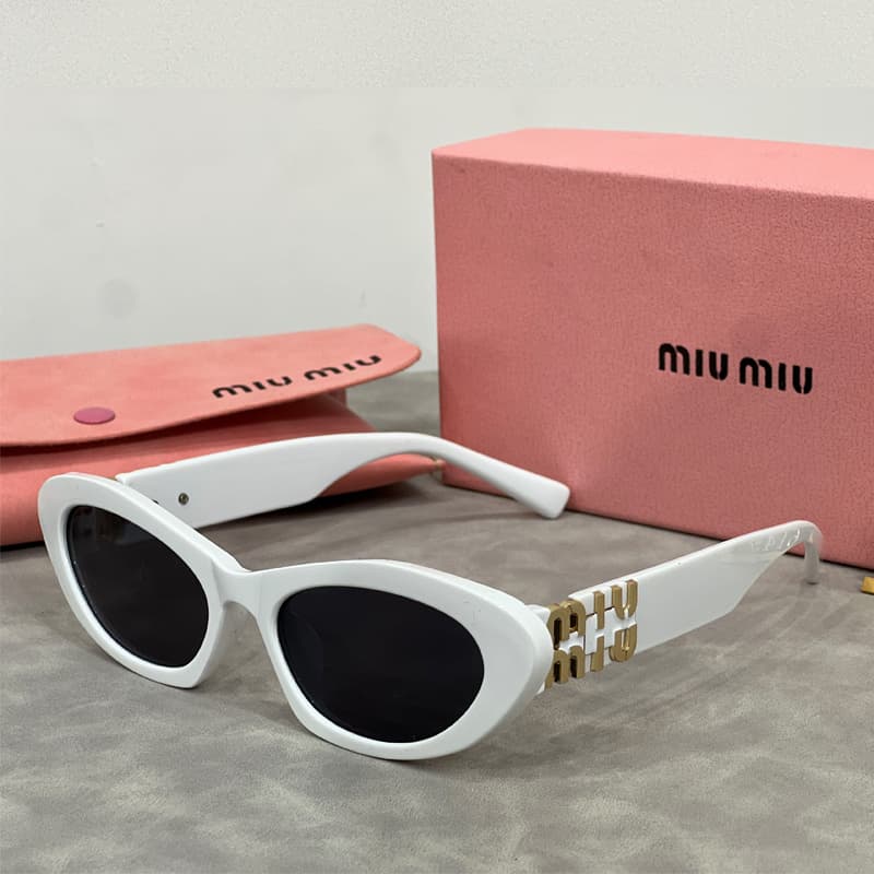 Lunettes de soleil MM de haute qualité, style œil de chat, monture fine, monture rétro élégante idéale pour les vacances.