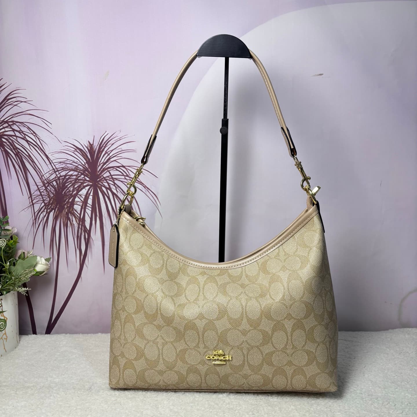 SAC BANDOULIÈRE EN CUIR SIGNATURE DE COACH, DESIGN INTEMPOREL AVEC DES MATÉRIAUX DURABLES POUR LES ESSENTIELS DU QUOTIDIEN ET LES VOYAGES