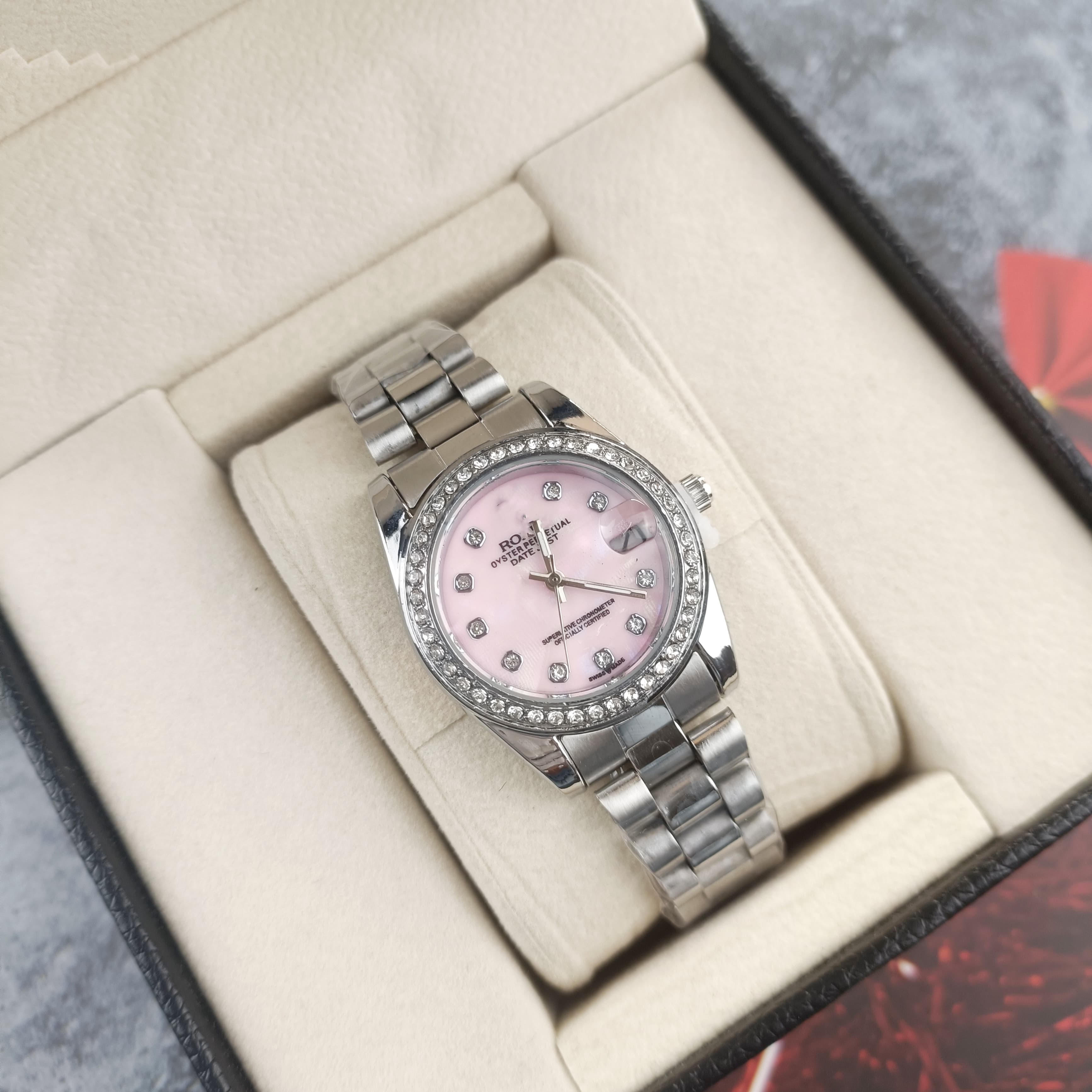 Montre de luxe haut de gamme 2024 avec affichage de la date pour les loisirs et le sport à la mode pour femmes49