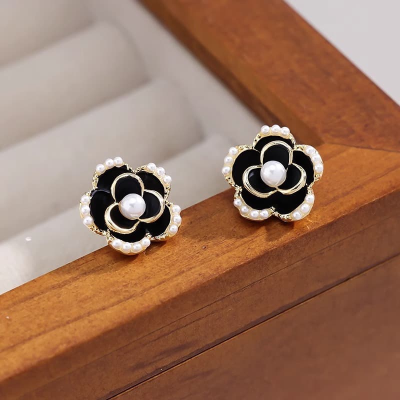 Women's Earrings Black Camellia Earrings Women's Niche High Design Simple Pearl Earrings French Ear Accessories
