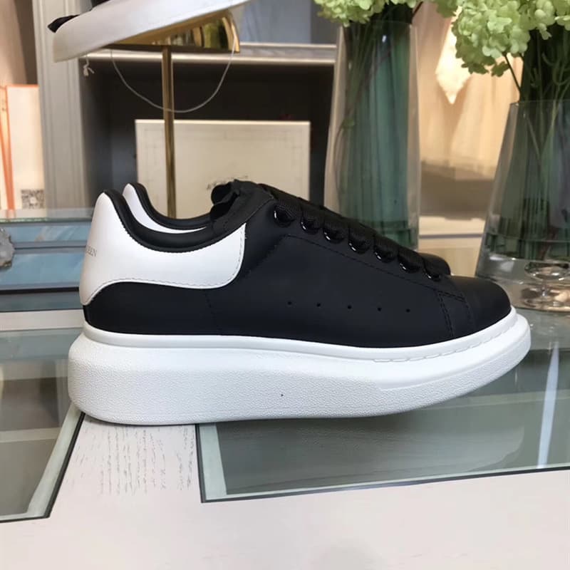 Chaussures blanches Mc Queen en cuir de vachette de haute qualité pour femmes 2023, nouvelles chaussures de sport décontractées à semelle épaiss