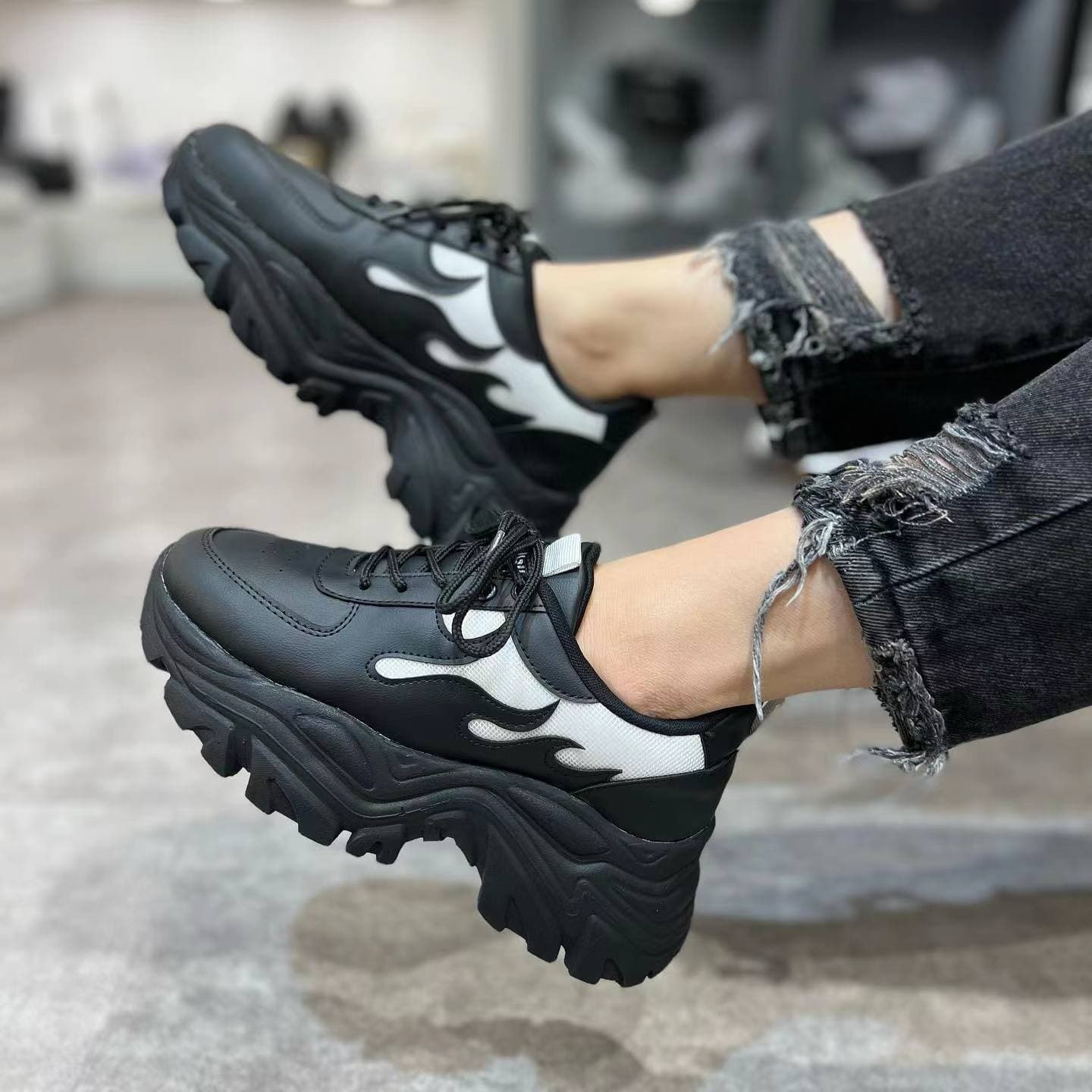 Plus-size thick-soled leather ladies pattern decorated with casual sporty style