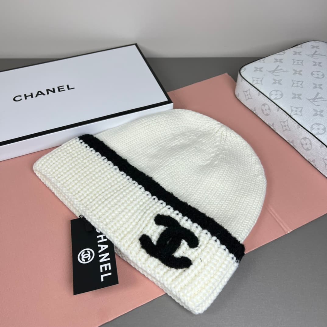 Ensemble de bonnets tricotés CHANEL - Bonnets d'hiver élégants et durables pour les jours froids, design écologique