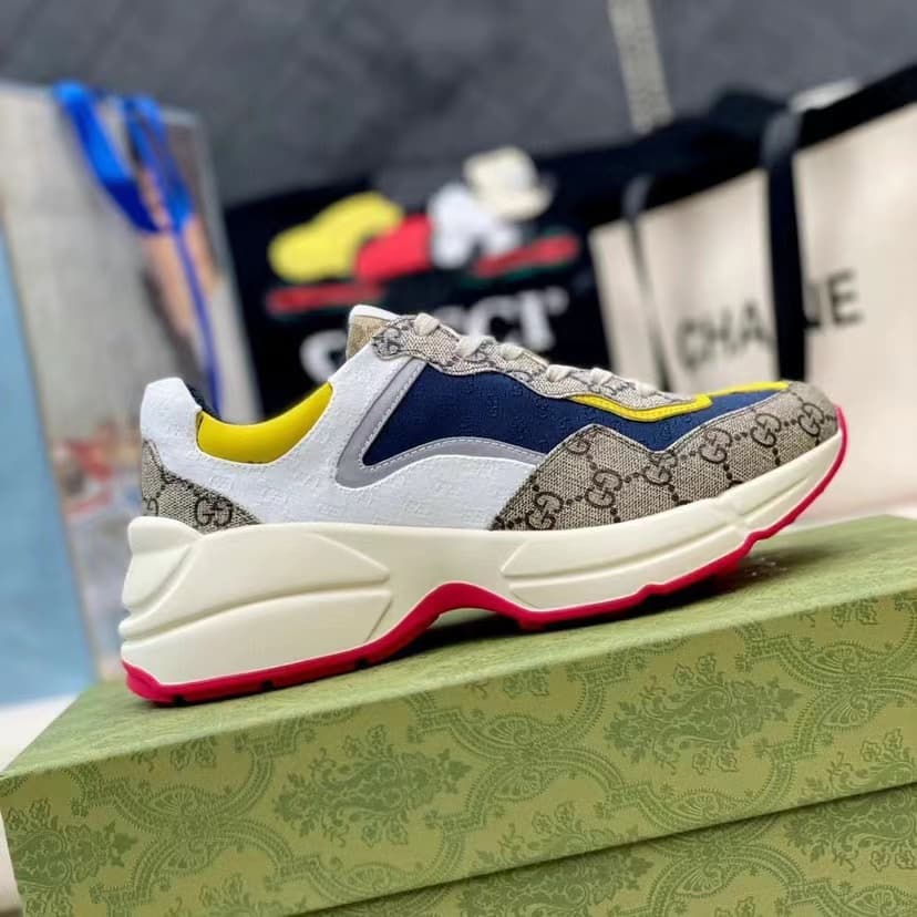Nouvelle couleur avec la couleur des yeux presbytes surélevée dans des semelles épaisses pour hommes et femmes du même style Baskets décontract