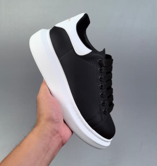 Alexander Mcqueen Printemps Et Été Nouvelle Tendance De La Mode Unisexe Blanc Noir Chaussures Semelle Épaisse Chaussures De Sport Décontractées