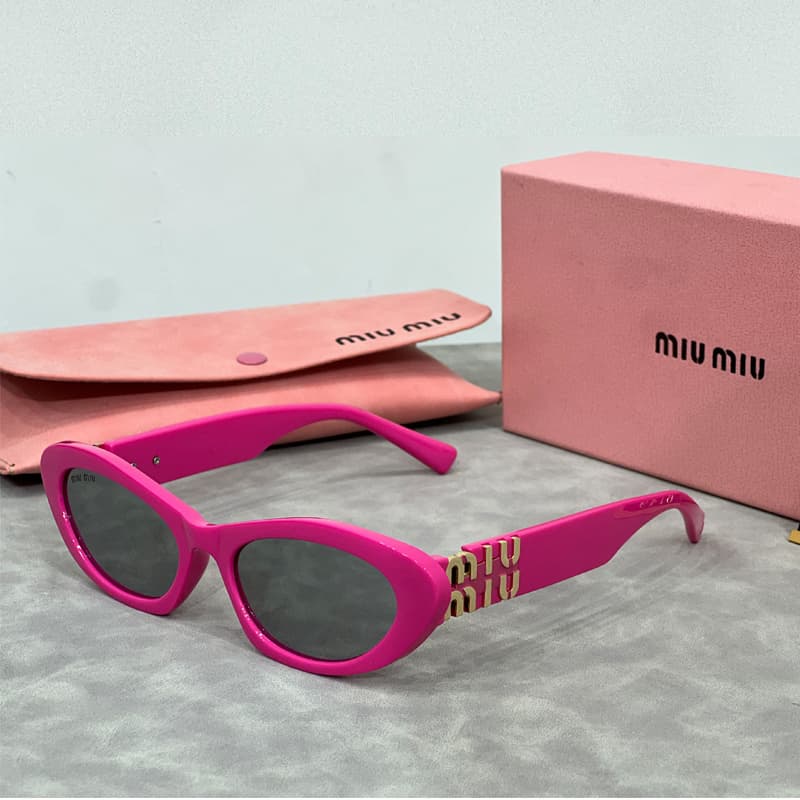 Lunettes de soleil MM de haute qualité, style œil de chat, monture fine, monture rétro élégante idéale pour les vacances.