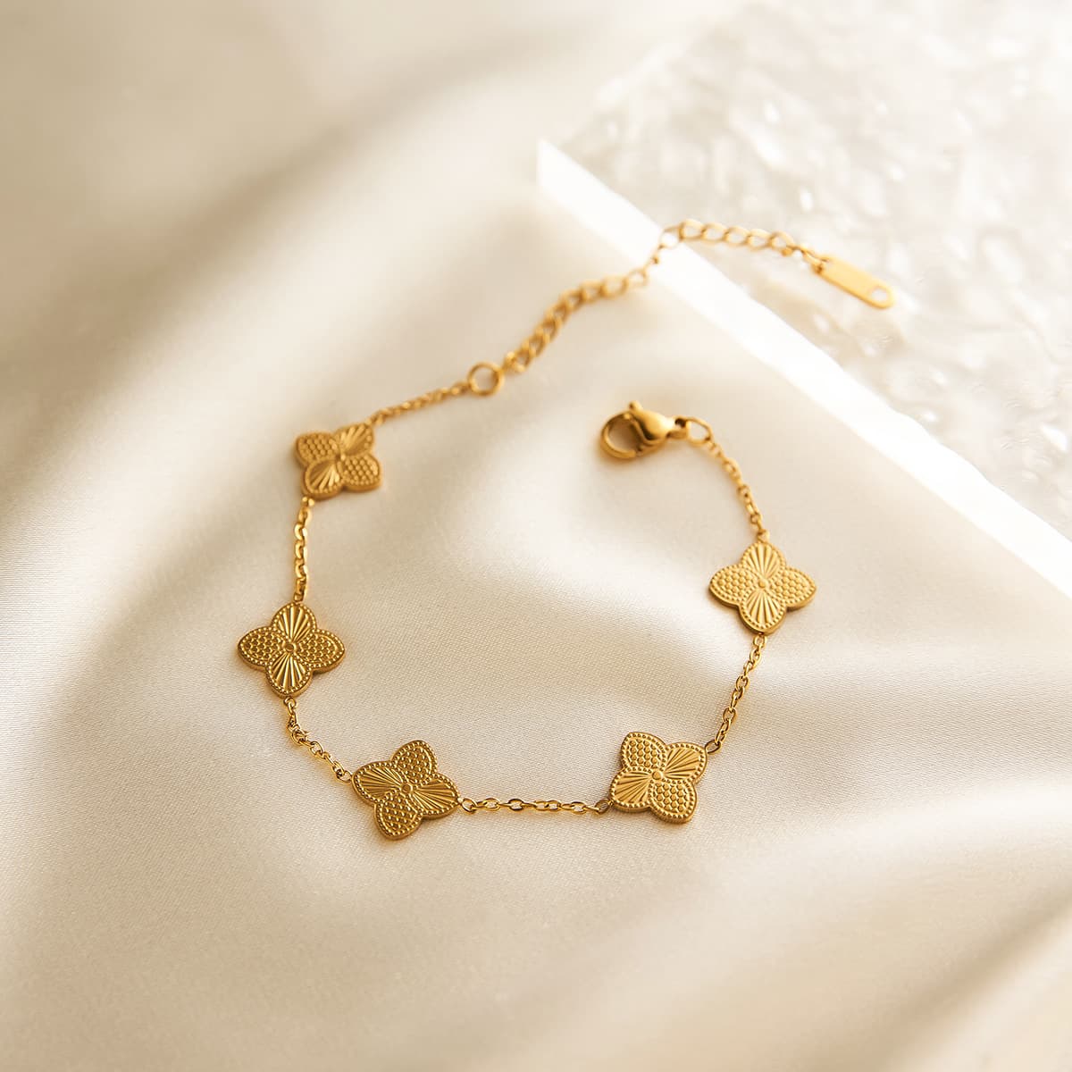 Gold-Plated Lucky Clover Bracelet INS Simple Versatile Light Luxury Stainless Steel Non-Fading Women