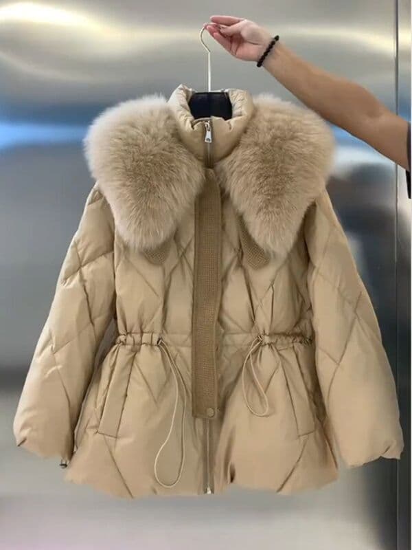 Fashionable large fur collar stand up collar, waist up, slimming down, down for women's 2023 winter wear, new diamond