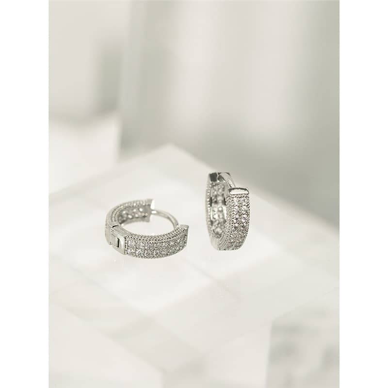 New Men's Plain Hoop Style Full Diamond Earrings Men's Light Luxury Style High end Sense of Cool Temperament Ear Hoop Personality Earrings Women