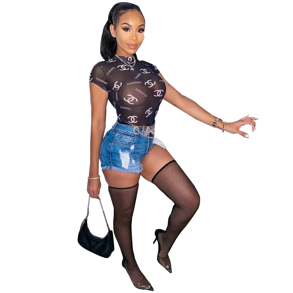Haut à capuche imprimé respirant transparent de style western pour femme, coupe ajustée et en maille très élastique.