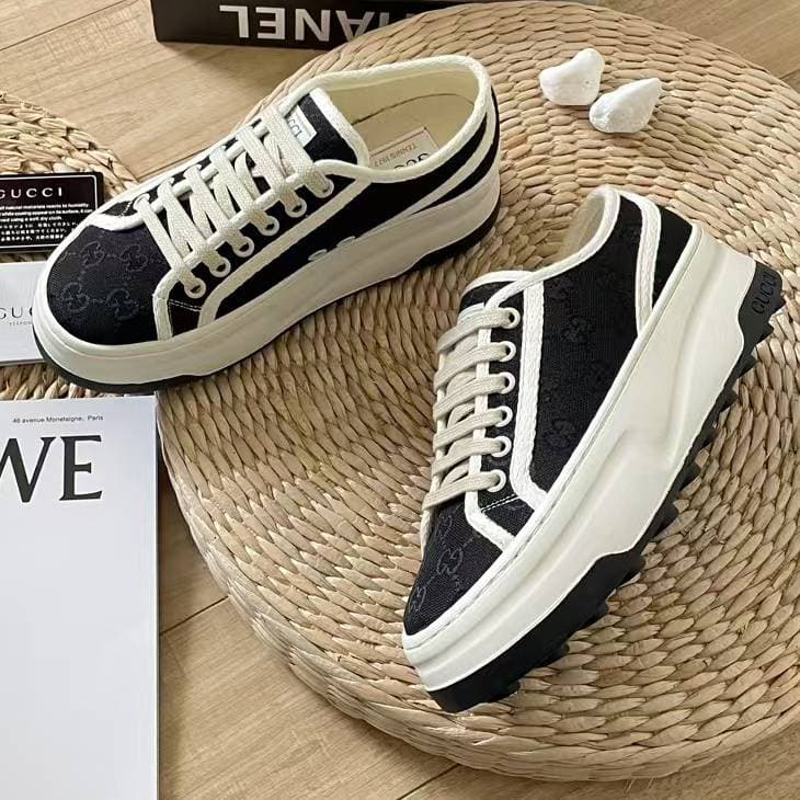 Chaussures décontractées en toile à semelle épaisse pour femmes, idéales pour les activités de plein air