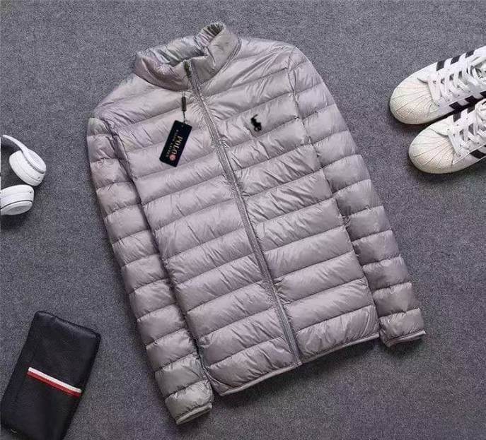 Doudoune légère Polo à capuche violette, résistante et durable pour un usage quotidien en Europe