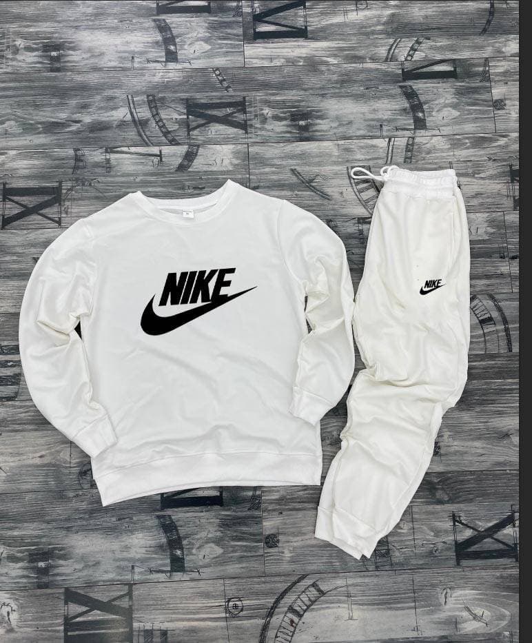 Nouveaux sweats, pulls et tenues de sport décontractées Nike pour hommes et femmes, collection automne-hiver.