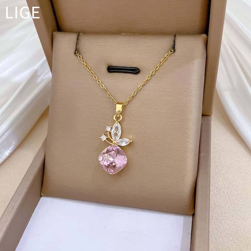 【 】 Simple Butterfly Fashion Light Luxury Charm Gorgeous Full Diamond Necklace Women's Versatile Clavicle Chain Titanium
