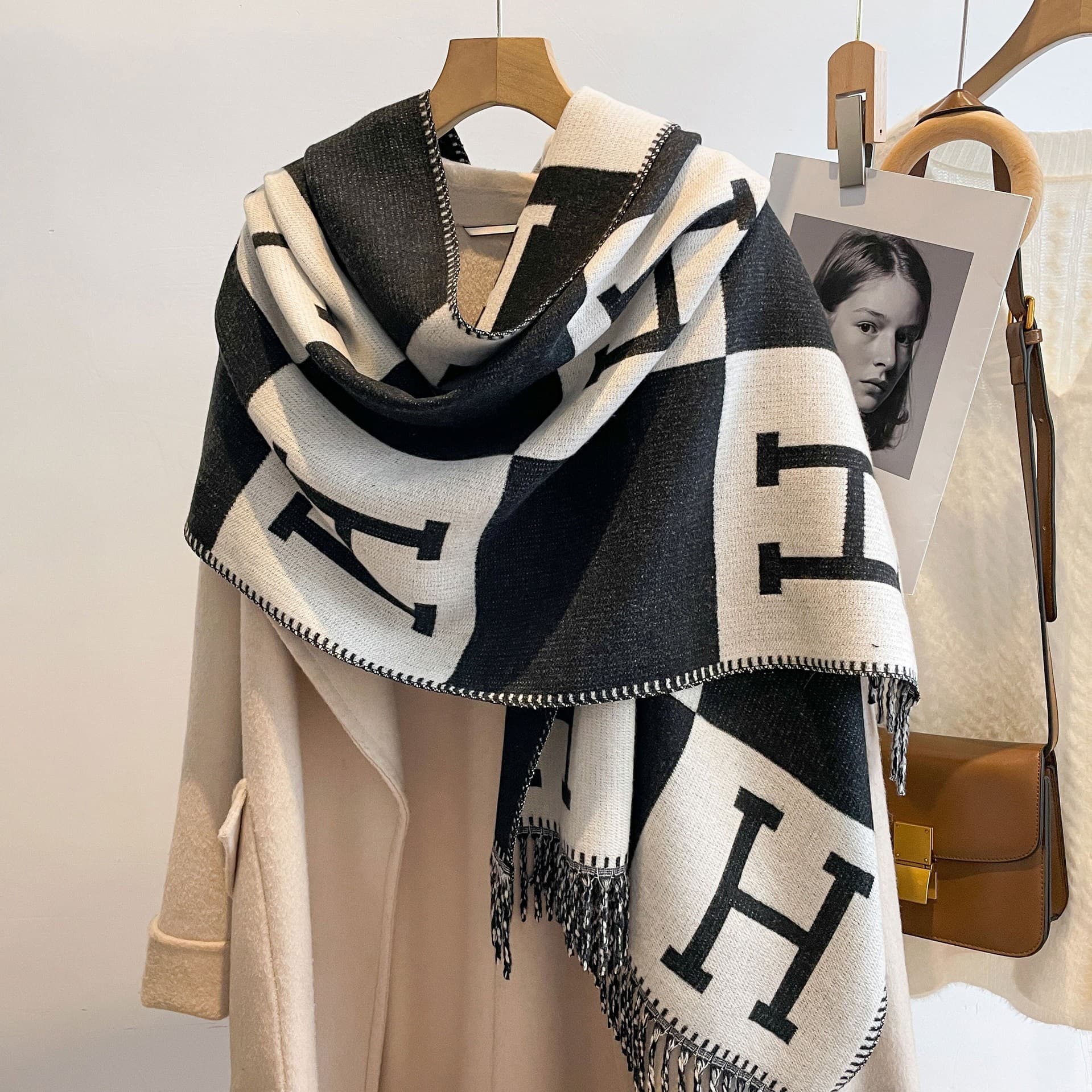 Écharpe à pompons en cachemire pour femme, châle chaud double face pour l'automne et l'hiver