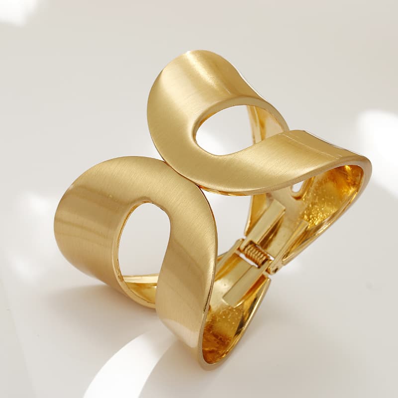 Large Glossy With Hollowed Out Zinc Alloy For Women's Personality, Trendy And Exaggerated Hand Jewelry Bracelet