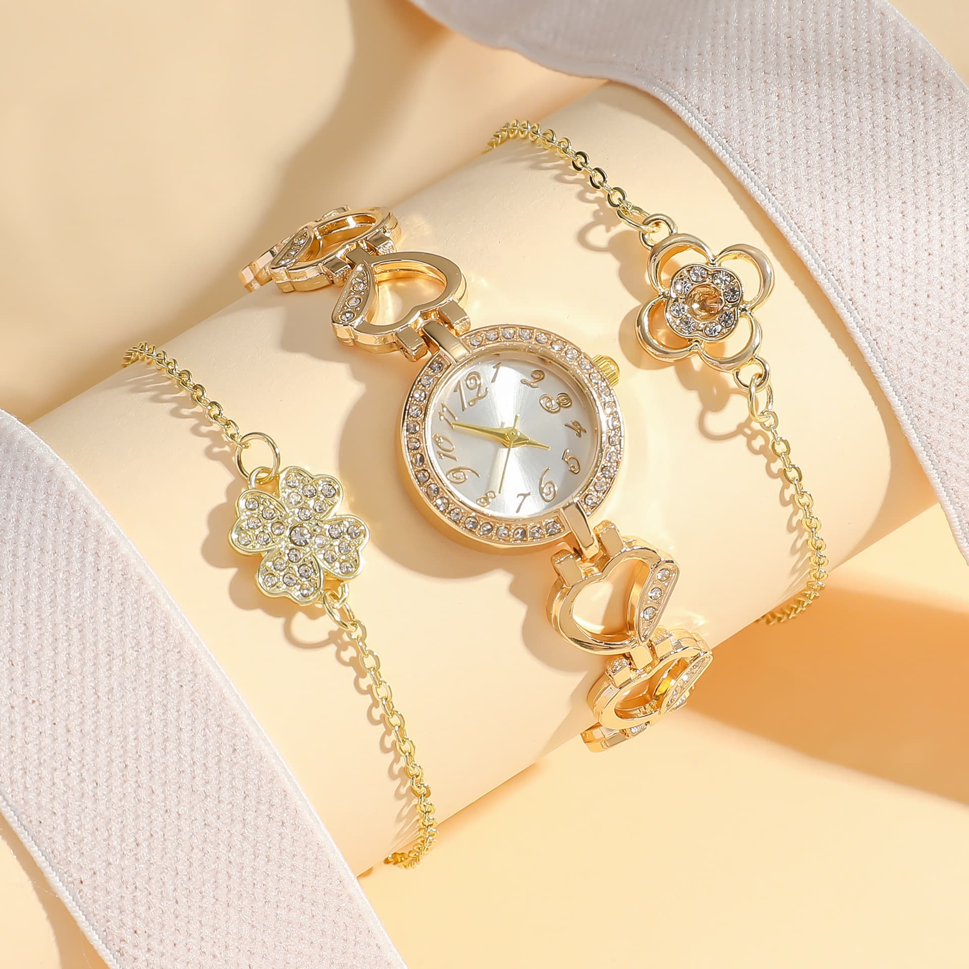 Fashion Heart-Shaped Diamond-Studded Hollow Watch Four-Leaf Clover Flower Bracelet Set