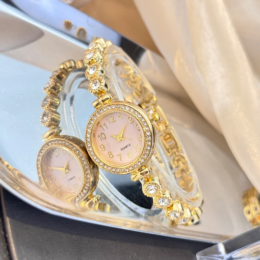 Women's Bracelet Watches New All Digital Color Diamond Bracelet Watch Cross Border Hot Selling Sparkling Diamond High End Light Luxury Women's Watch
