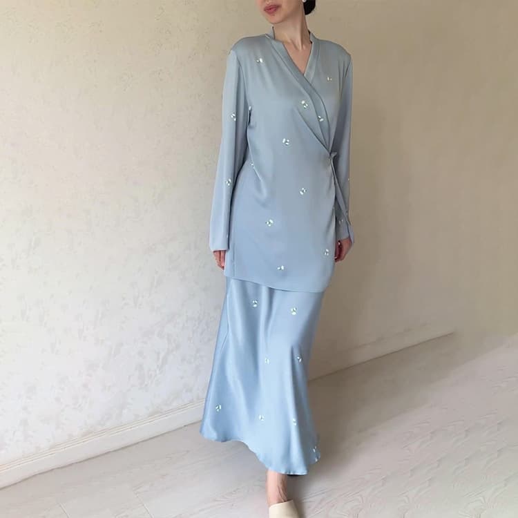 Europe And America New Fashion Temperament Long Sleeved Printed Satin V Neck Skirt Suit