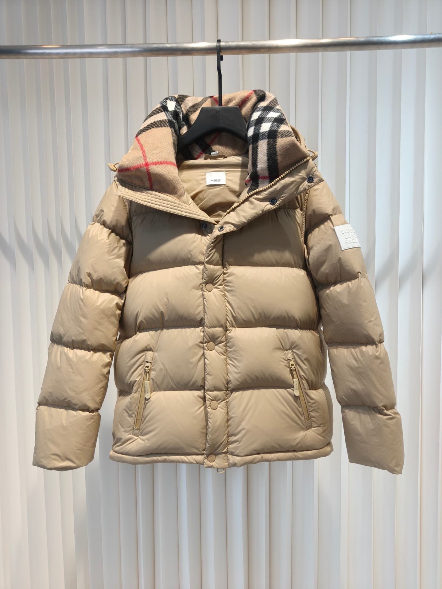 Livraison gratuite Burber Ry/Burber Ry Automne Hiver Nouvelle doudoune à capuche et manches amovibles