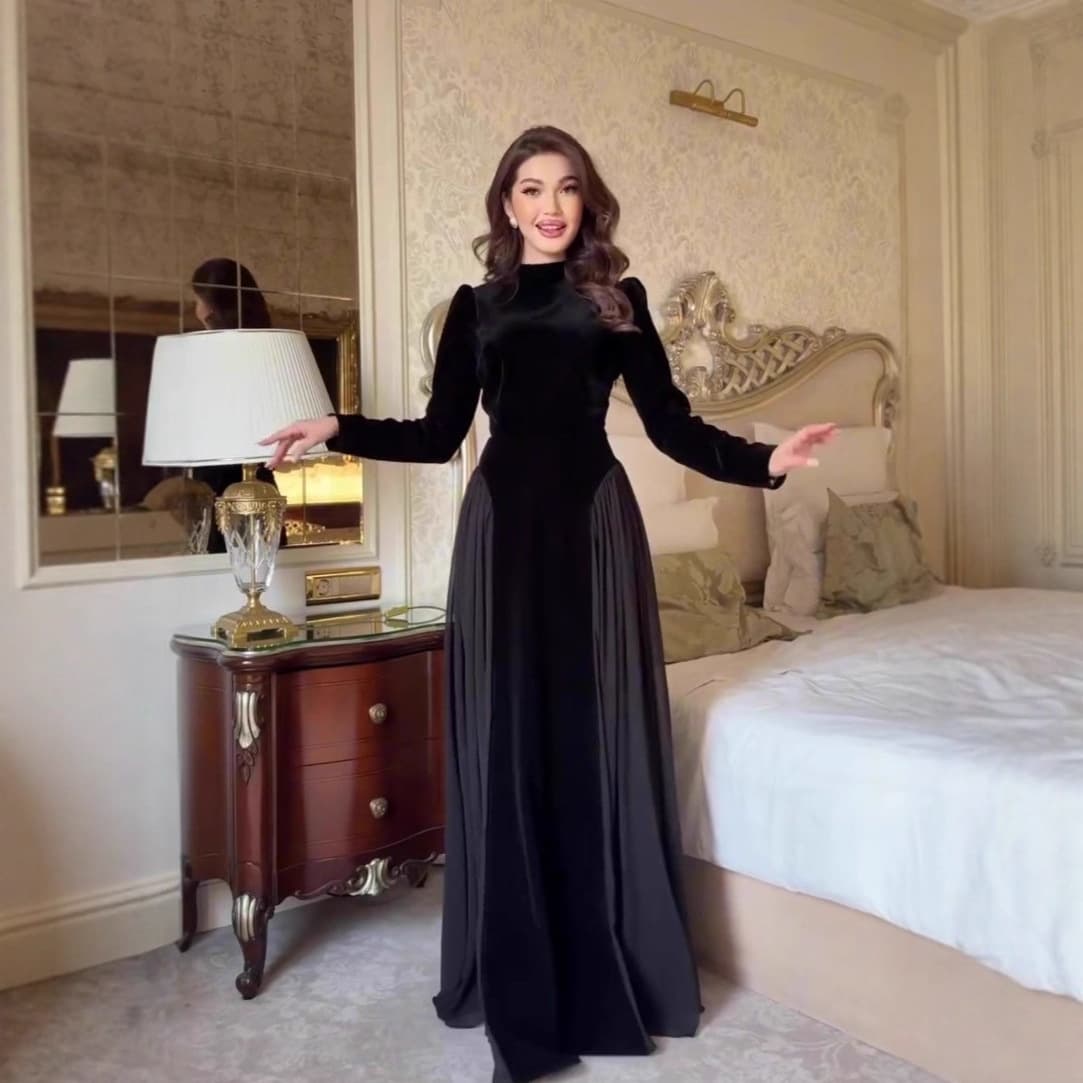 Winter Queen Velvet Dress – Long Sleeve High Waist Medieval-Inspired Maxi Dress With Puff Sleeves & Pleated Skirt