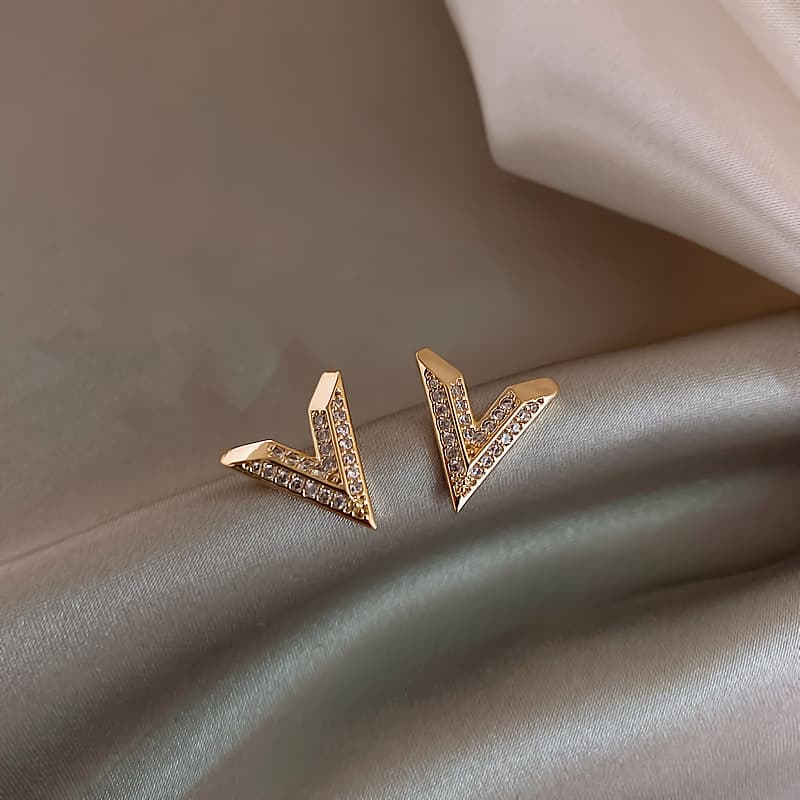 Silver Design V-shaped High end, Simple and Compact, New Trendy Earrings and Earrings