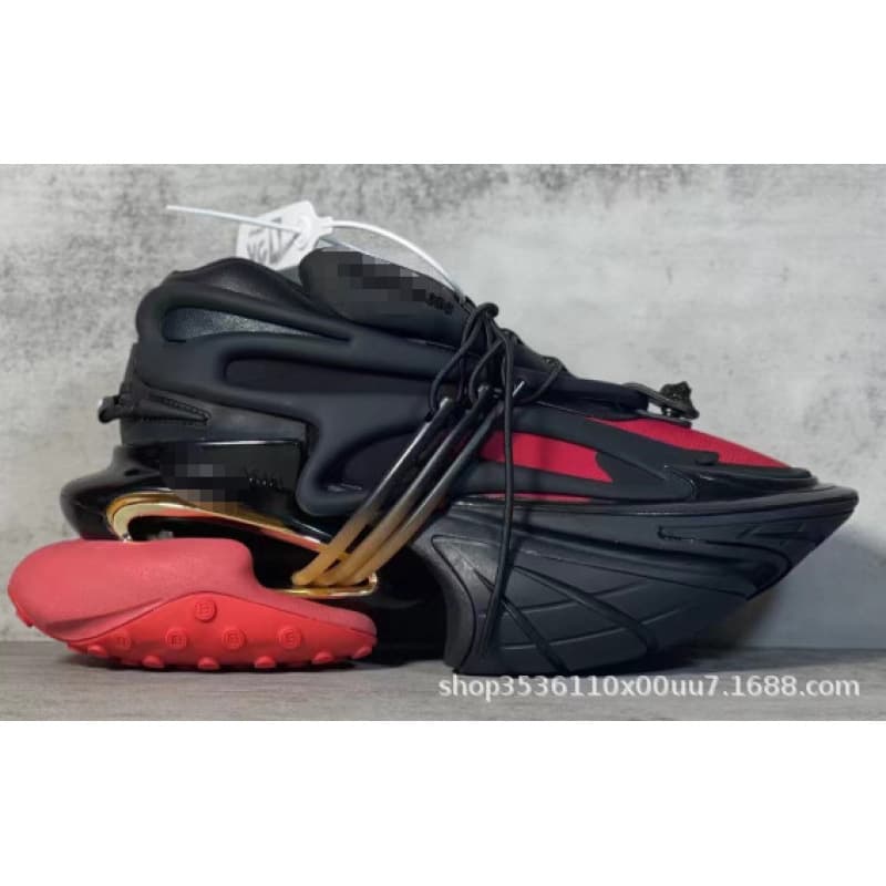 Chaussures de sport rehaussantes à semelles épaisses, inspirées de l'espace et inspirées des vaisseaux spatiaux.