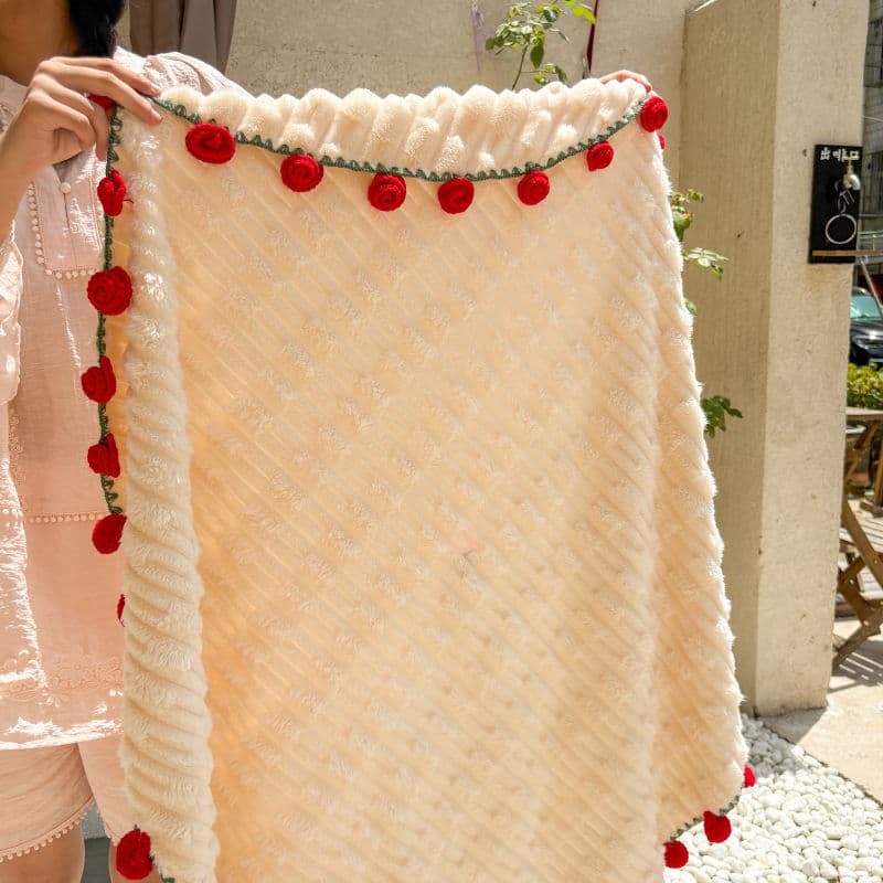 Bamboo Pattern Rose Bouquet Blanket, Cozy Nap Air-conditioned Rooms, Velvet For Girlfriend, Skin-friendly Blanket