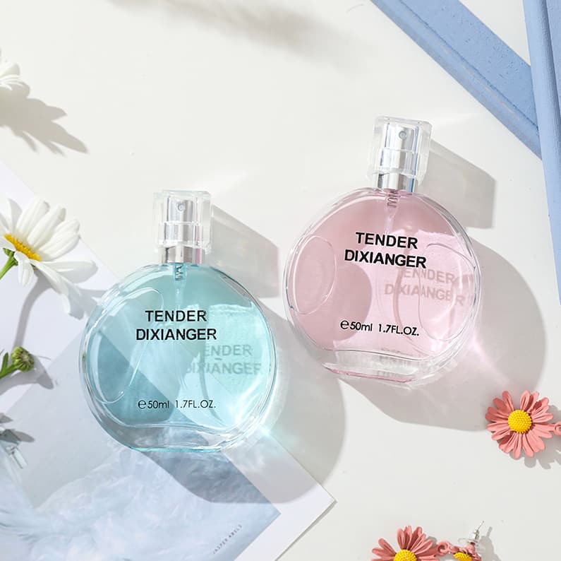 Cyber Red Meets perfume Softly; Persistent Fresh eau de toilette Women's Flower and Fruit Flavor
