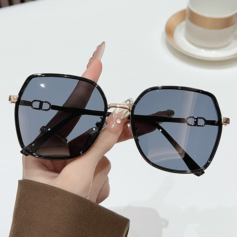 Metallic High-end Fashion Versatile Sunscreen Sunglasses Women With Shiny Edges, Summer UV Protection, Slimming Effect
