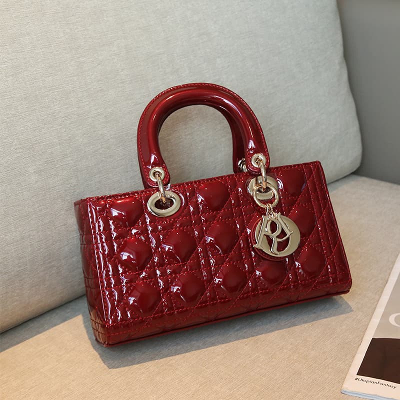 Sac à main haut de gamme Princesse Diana en cuir verni, style horizontal, collection 2025.