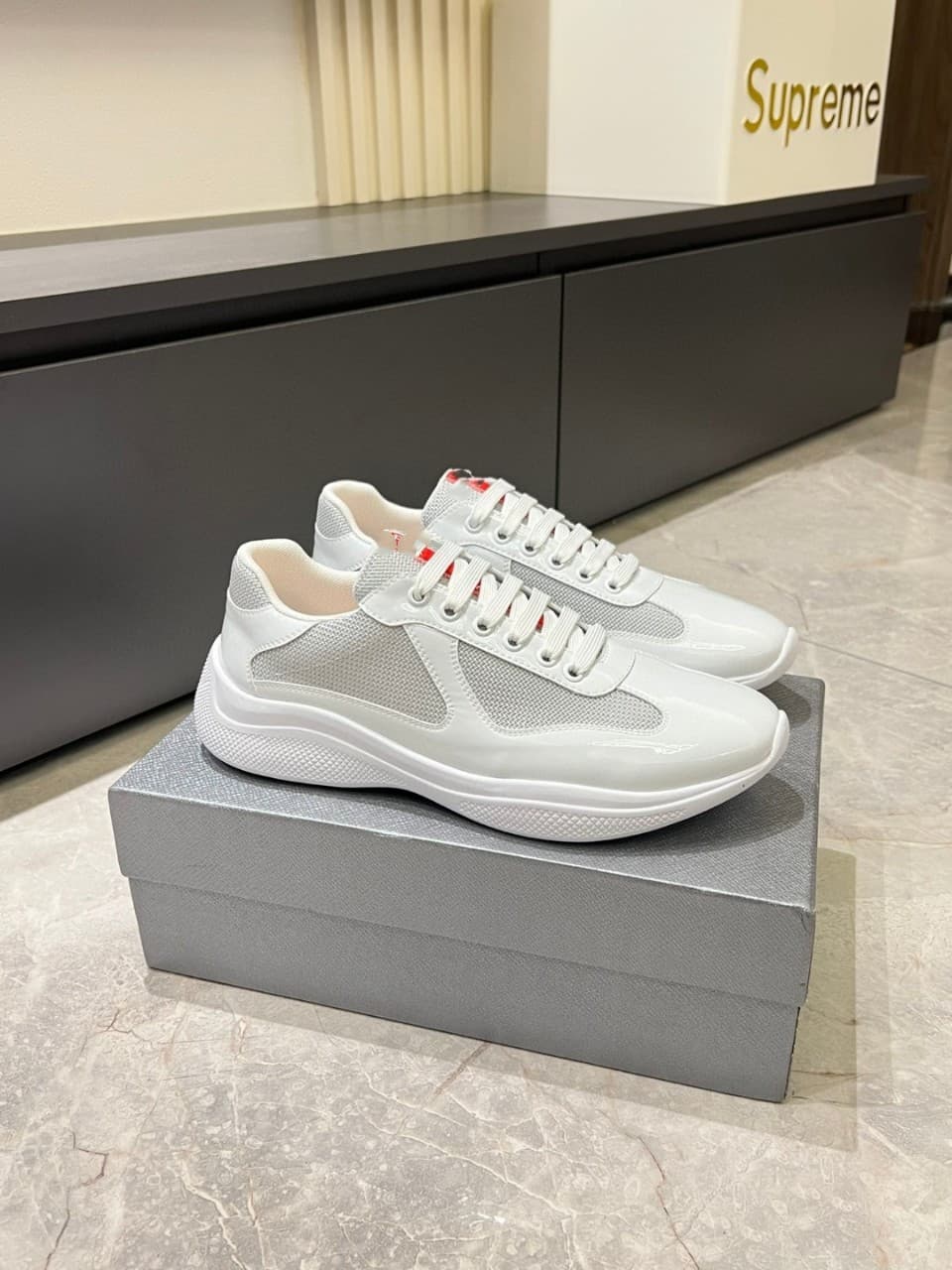 Chaussures de sport décontractées authentiques pour hommes de marque P, style coupe de l'Amérique, en cuir verni brillant, style couple