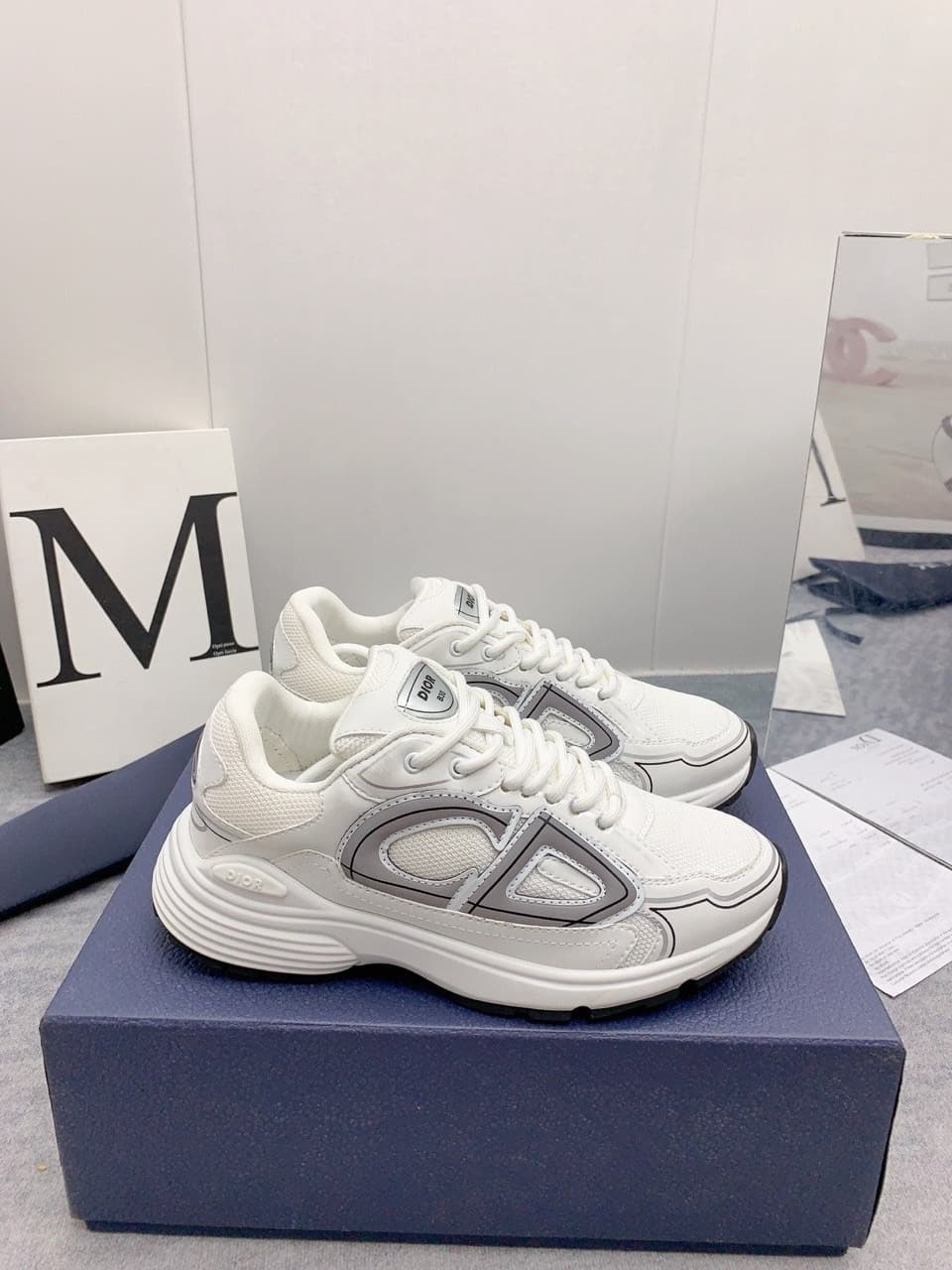 Chaussures de sport décontractées et tendance, style rétro et polyvalent, neuves, avec inscription B30 réfléchissante.