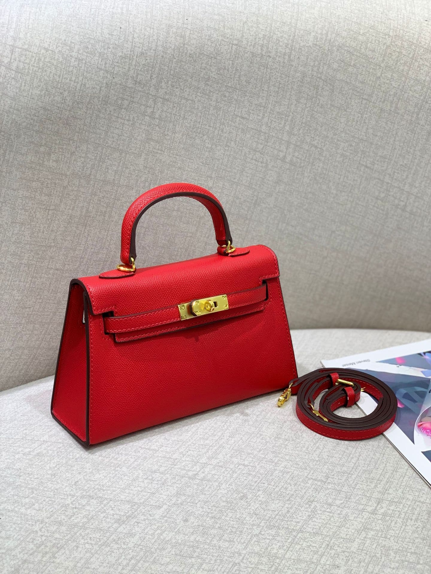 Sac bandoulière et sac à main Kelly Mini tendance de deuxième génération (2026), sac à main de luxe léger aux couleurs contrastées.
