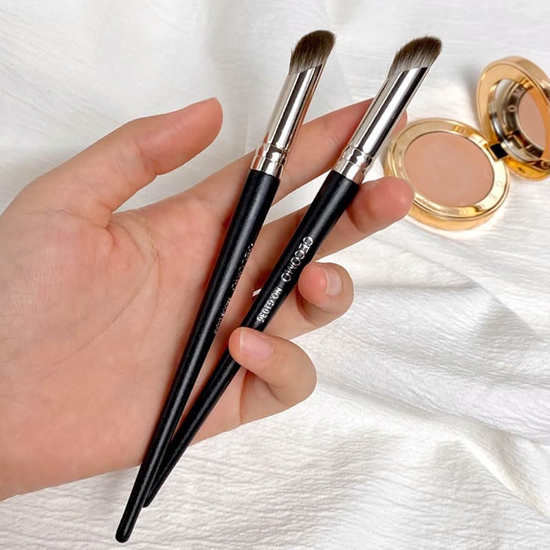 GECOMO Concealer Brush Single Pack 270 Concealer Brush Finger Concealer Contour Brush Soft Hair Makeup Brush Tool