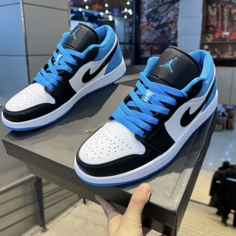 Chaussures de skateboard de sport décontractées à coupe basse bleu pur pour couple Instagram avec le même style original et tendance