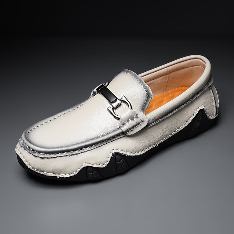 2022 Large casual leather cowhide and bean shoes, men's tassel loafers, one foot driving shoes