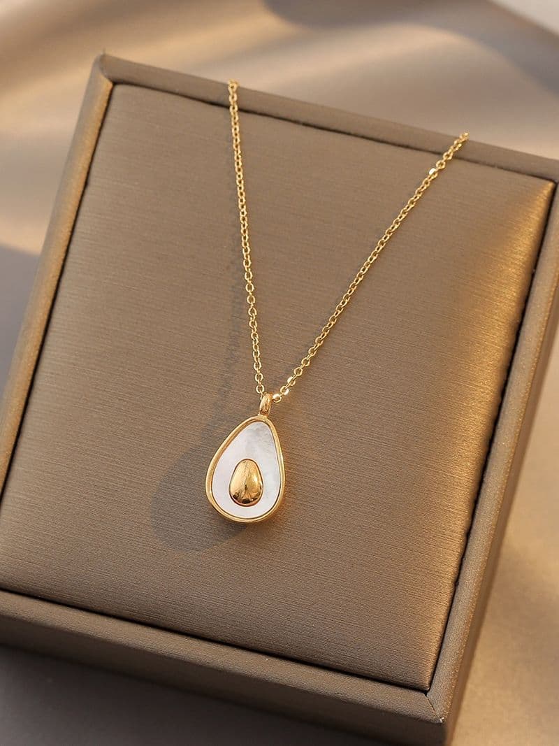 Fashionable minimalist, small and luxurious titanium steel necklace