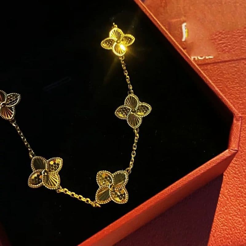 Shop Same Style Crushed Ice Five-wer Four-leaf Clover Women's Gold Color Niche Light Flash All-match Bracelet