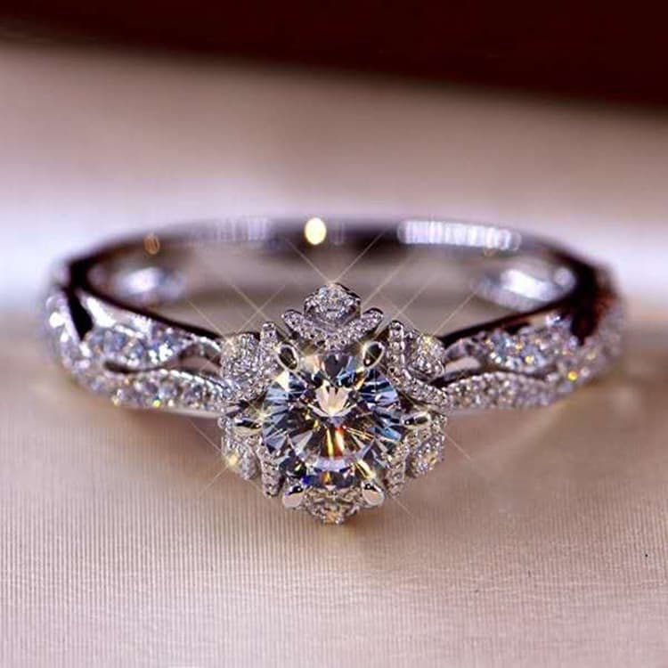 New Fashionable Elegant Flower Pattern Women's Wedding And Engagement Princess Diamond Ring