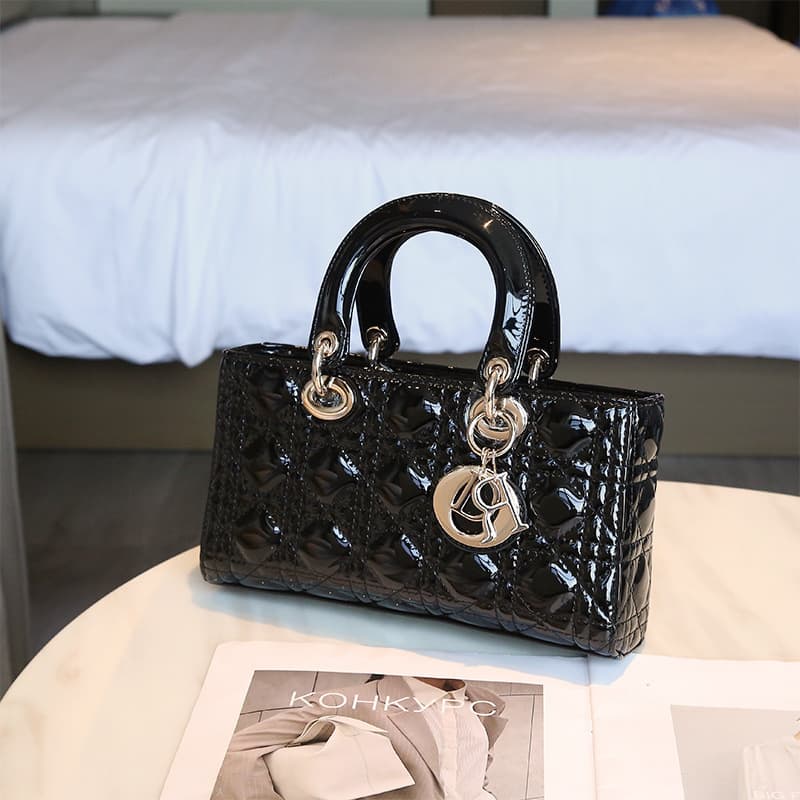 Sac à main haut de gamme Princesse Diana en cuir verni, style horizontal, collection 2025.