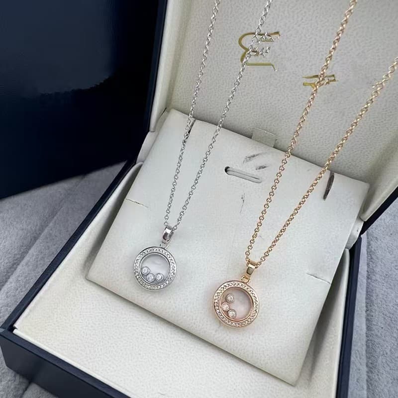 Exquisitely Crafted European American French-style Round Diamond-studded Three-diamond Dynamic Necklace, Fashionable,