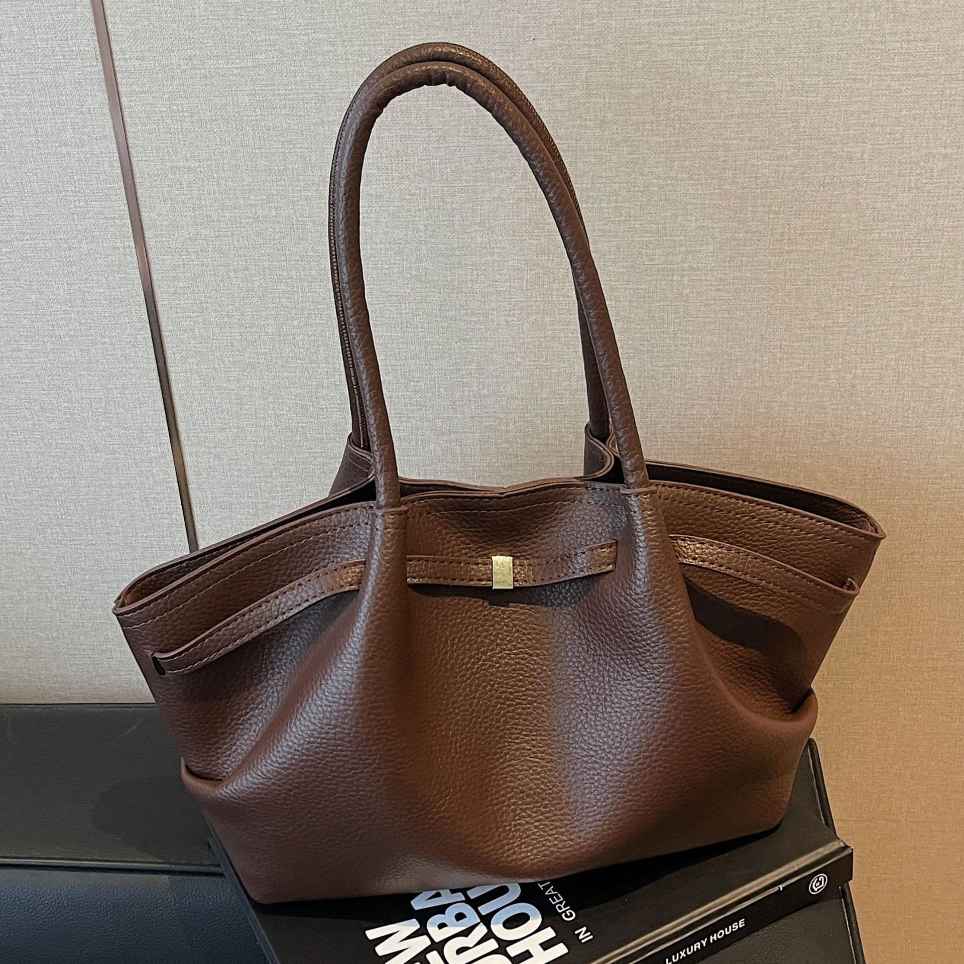 Women's Large Capacity Vintage Shoulder Bag - Stylish Folded Tote For Work & Daily Use, PU Leather With Zipper Closure, Black/White/Red/Brown/Khaki