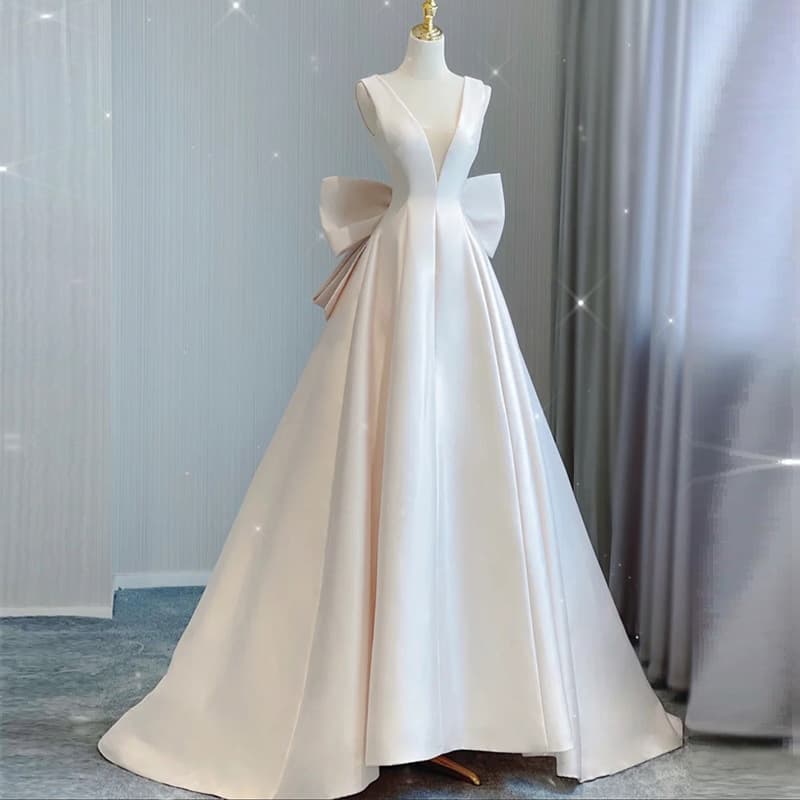 Retro Satin Wedding Dress Main Yarn Texture French Simple Super Fairy Atmosphere Slim V-neck Outer Yarn Large Tail