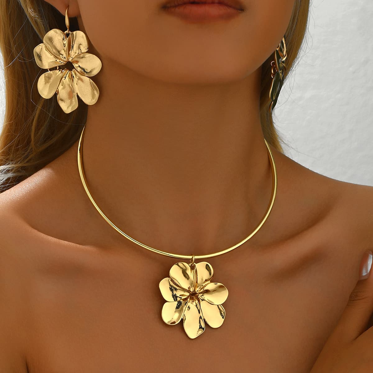 Women’s Jewelry Set Fashion Fashion Style Women's Necklace Earrings Jewelry Set Niche Flower Earrings High End Design Collar
