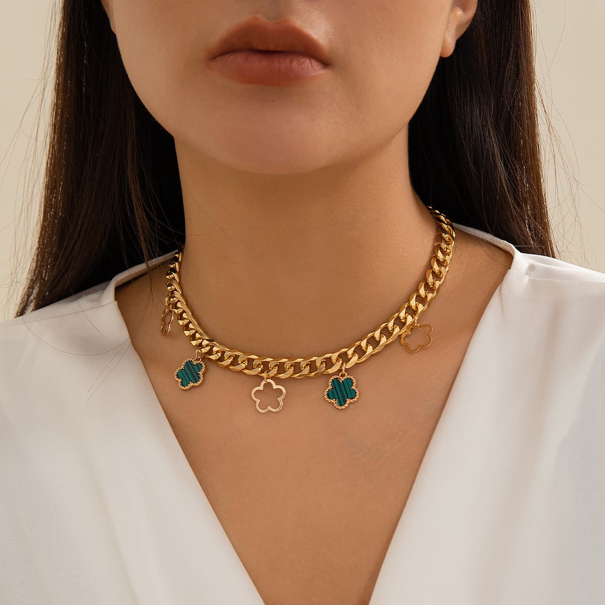 French elegant five-leaf clover simple wind necklace, sweet turquoise flower necklace
