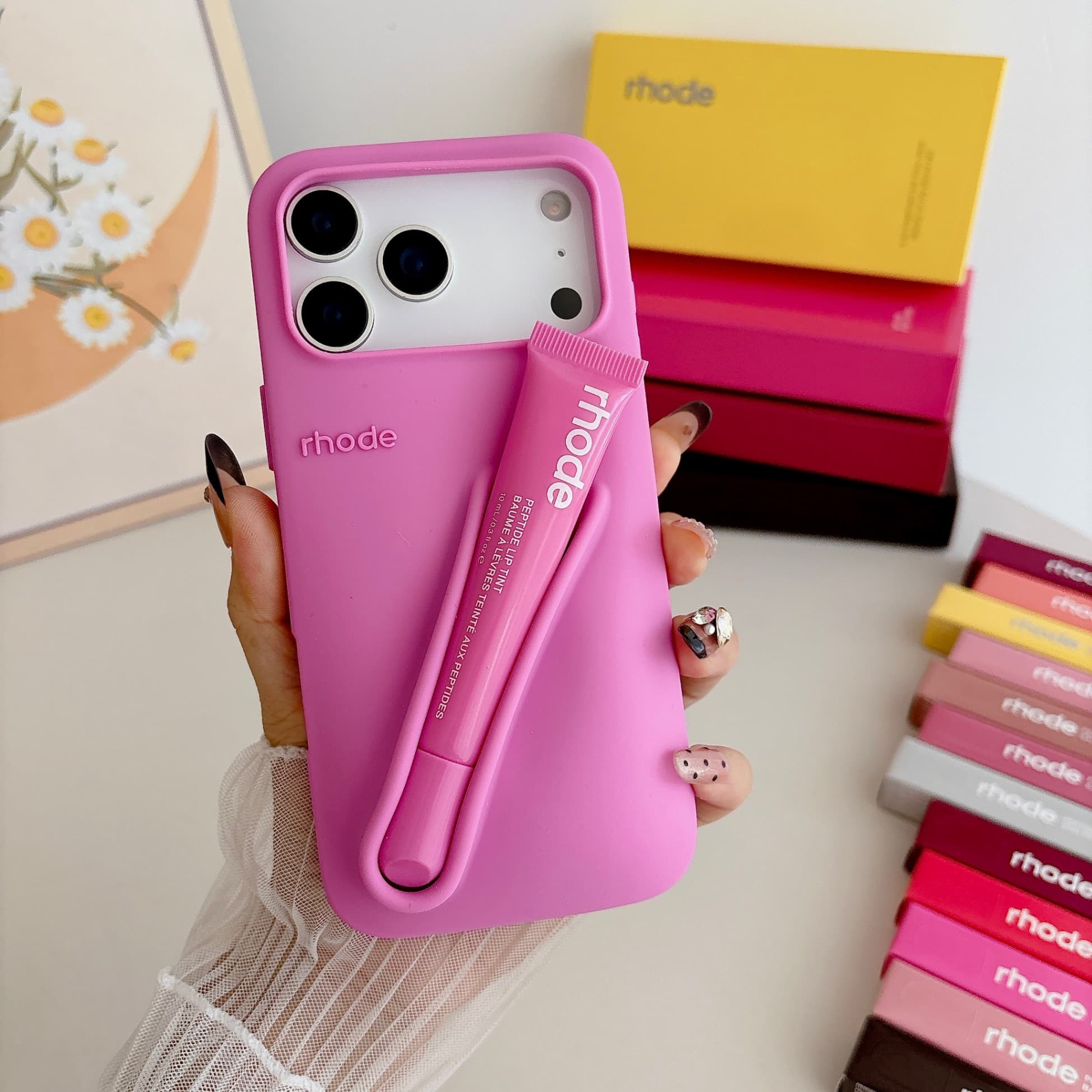 Compatible avec les coques de téléphone portable Apple 17 Pro Max et iPhone 16 Pro. Découvrez également le gloss à lèvres Hayley, une solution