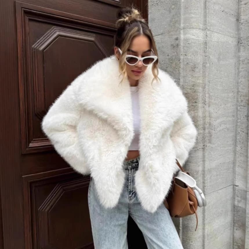Luxury Faux Fur Coat For Women – Oversized Lapel, Street Style, Fluffy Fox Fur-Like Texture (8 Trendy Colors, XS-XXL, Vegan & Cruelty-Free)