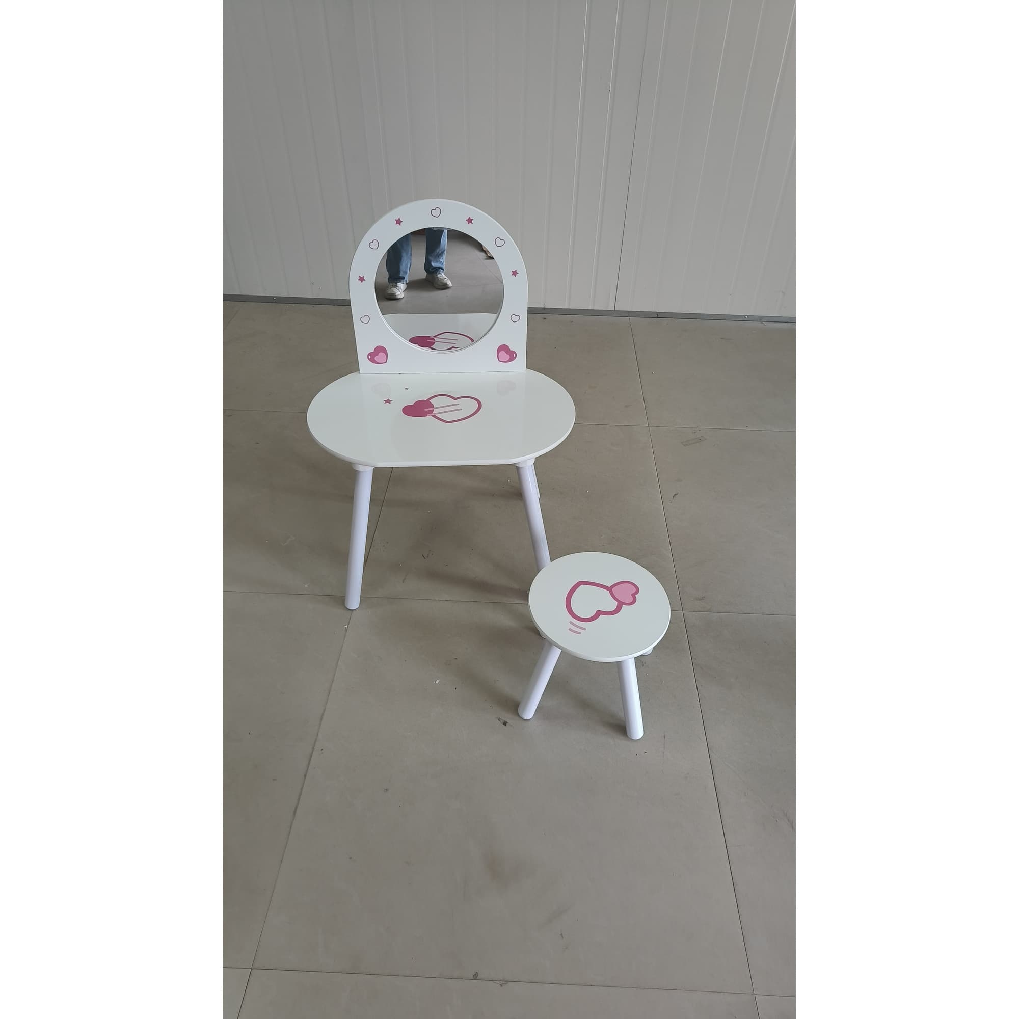 AIYAPLAY Coiffeuse enfant avec tabouret et miroir Coiffeuse pour filles avec motifs de cœurs pour enfants de 3-6 ans Blanc